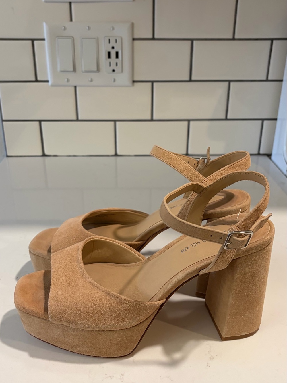 Antonio Melani Bonny Tan Suede Platform Block Heels Size 9